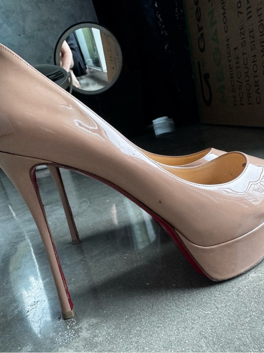 Christian Louboutin Nude Patent Stiletto Pumps with Red Sole - Picture 4 of 6